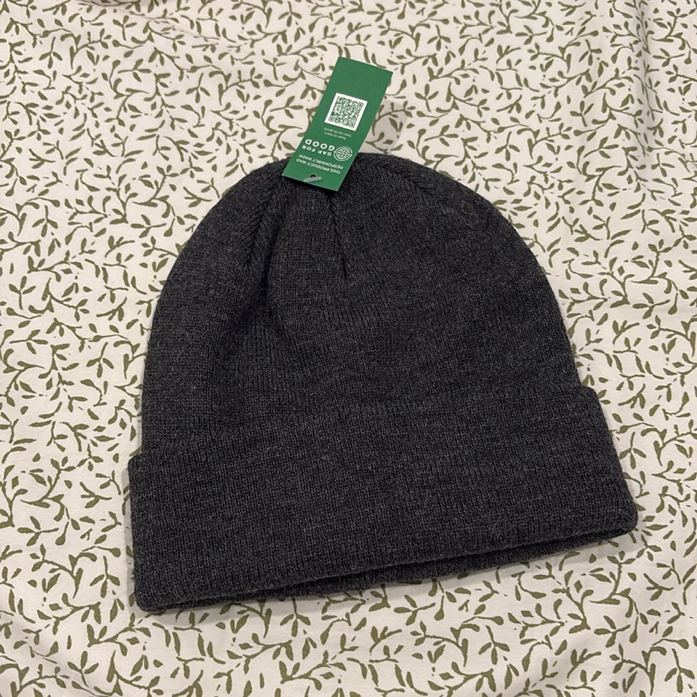 NWT GAP CHARCOAL GRAY BEANIE